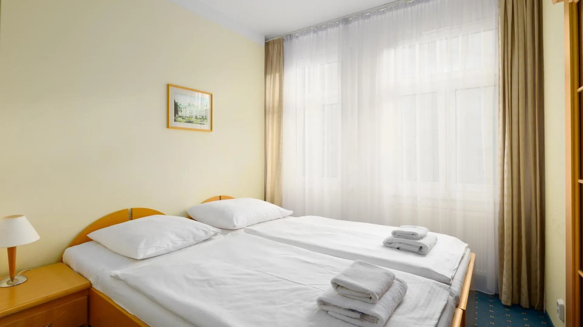 קרלובי וארי Wellness Hotel Jean De Carro